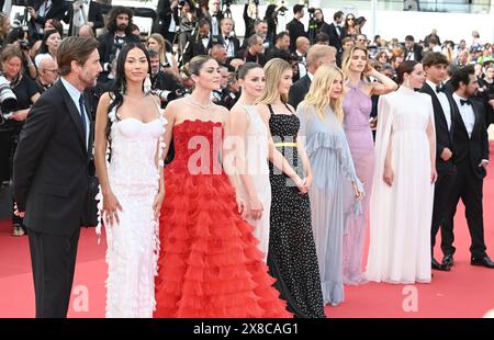 "Horizon: An American Saga" troupe cinematografiche: Luke Wilson, Wasé Chief, Isabelle Fuhrman, Ella Hunt (a Fendi), Georgia MacPhail, Sienna Miller (a Chloé), Kevin Costner, Abbey Lee, Jena Malone, Hayes Logan Costner, Alejandro Edda. "Horizon: An American Saga" Festival di Cannes proiezione del 77° Festival di Cannes 19 maggio 2024 Credit:Jacky Godard/Photo12 Foto Stock