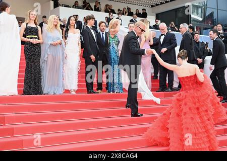 "Horizon: An American Saga" troupe cinematografiche: Jena Malone, Sienna Miller (in Chloé), Wasé Chief, Hayes Costner, Luke Wilson, Iris Knobloch, Kevin Costner, Ella Hunt (in Fendi), Thierry Frémaux 'Horizon: an American Saga' Festival di Cannes proiezione del 77° Festival di Cannes 19 maggio 2024 Credit:Jacky Godard/Photo12 Foto Stock