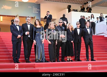 "Marcello mio" cast cinematografico: Fabrice Luchini, Christophe Honoré, chiara Mastroianni, Catherine Deneuve (in Chanel), Benjamin Biolay, Nicole Garcia, Melvil Poupaud, Hugh Skinner "Marcello mio" Festival di Cannes proiezione 77° Festival di Cannes 21 maggio 2024 crediti: Jacky Godard/Photo12 Foto Stock