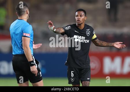 Lima, Perù. 17 maggio 2024. Tche Tche di Botafogo durante la CONMEBOL Libertadores Cup, partita, gruppo D, data 5, tra l'Universitario de Deportes e il Botafogo de Futebol e Regatas giocata al Monumental Stadium il 17 maggio 2024 a Lima, Perù. (Foto di Miguel Marrufo/PRESSINPHOTO) credito: PRESSINPHOTO SPORTS AGENCY/Alamy Live News Foto Stock