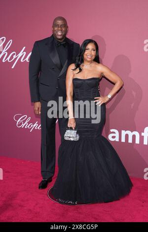 Magic Johnson und Cookie Johnson bei der Amfar Gala am 23.05.2024 im Rahmen vom 77. Festival del cinema di Cannes Foto Stock