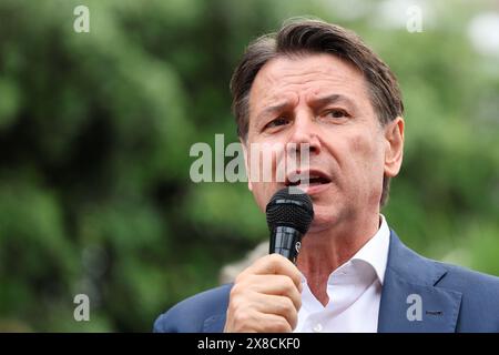 Aversa, Italia, 24 maggio 2024. Giuseppe Conte, leader del movimento 5 stelle, durante un incontro politico per le elezioni politiche europee del 2024 e per le elezioni del sindaco di Aversa. Foto Stock