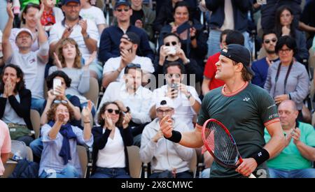 Parigi, Francia. 24 maggio 2024. Il belga Zizou Bergs celebra dopo il terzo turno dei singolari maschili di qualificazione tra il belga Bergs e la Bourghe francese, al Roland Garros French Open di tennis, a Parigi, in Francia, venerdì 24 maggio 2024. Il torneo di quest'anno si svolge dal 26 maggio al 9 giugno. BELGA PHOTO BENOIT DOPPAGNE credito: Belga News Agency/Alamy Live News Foto Stock