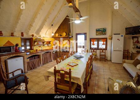 Interno della Barraca de Salvador, un alloggio turistico rurale in cabine tradizionali del Delta dell'Ebro (Tarragona, Catalogna, Spagna) Foto Stock