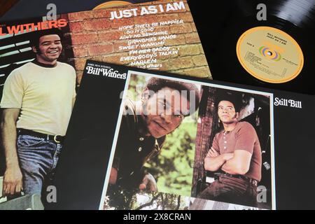 Viersen, Germania - 9 maggio. 2024: Closeup della cantante Bill Withers, album in vinile, raccolta di cover degli anni '70 Foto Stock