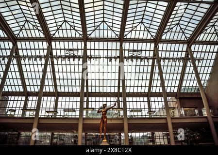 La scultura Diana a Charles Engelhard Court nell'ala americana del Metropolitan Museum of Art (Met) - Manhattan, New York Foto Stock