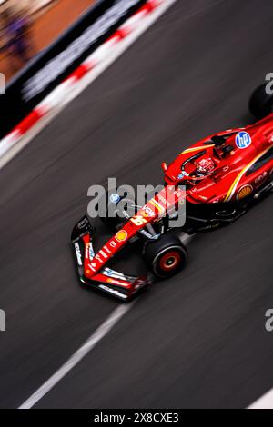 Monaco, Monaco. 24 maggio 2024. Il pilota monegasco della scuderia Ferrari HP F1 Charles Leclerc (16) gareggia durante le prove libere al Gran Premio di Formula 1 di Monaco. Credito: SOPA Images Limited/Alamy Live News Foto Stock