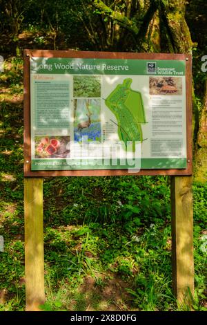 Maggio 2024 - bacheca informativa per la Long Wood Nature Reserve accessibile da Blackrock, Cheddar Gorge, Somerset, Inghilterra, Regno Unito, Foto Stock