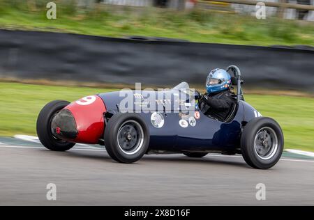 Paul Grant nella sua Cooper-Bristol Mk2 T23 del 1953 durante la gara di Parnell Cup al Goodwood 81st Members Meeting del 2024, Sussex, Regno Unito. Foto Stock