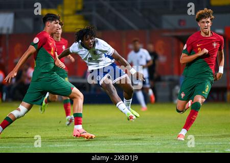 Larnaca, Cipro, 24 maggio 2024. Inghilterra U17 in azione durante il pareggio del gruppo D contro il Portogallo ai Campionati europei di Cipro. Crediti: TeeGeePix/Alamy Live News Foto Stock