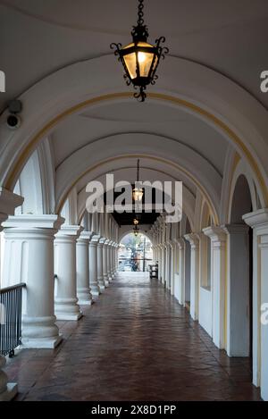 Sala giochi al primo piano, Palazzo del Capitano generale, o Palacio de los Capitanes Generales, originariamente costruito nel 18t secolo, Antigua, Guatemala Foto Stock