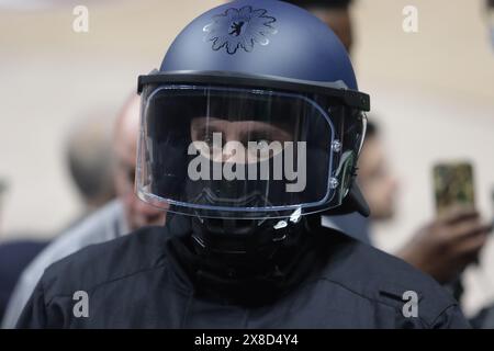 Berlino, Germania, 24 maggio, 2024. Poliziotto durante il match tra Panathinaikos e Fenerbahce. Turkish Airlines Euroliga Final Four Berlin 2024. Crediti: Fabideciria/Alamy Live News Foto Stock