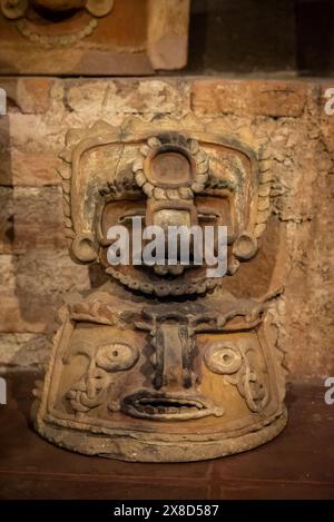 Urna funeraria, periodo classico, Museo del vetro precolombiano e moderno, Chiesa e Monastero di Santo Domingo, un monastero in rovina del XVI secolo, Anti Foto Stock