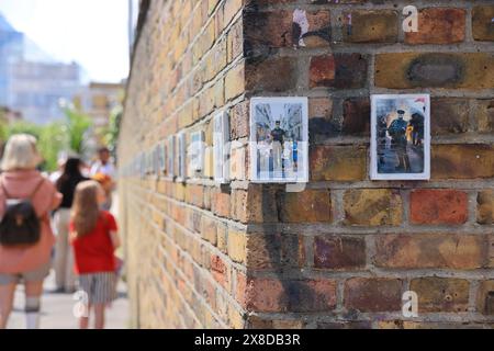 L'area colorata e vibrante di Brick Lane, il giorno del mercato della domenica, al sole dell'inizio dell'estate, a est di Londra, Regno Unito Foto Stock