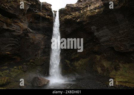 Islanda - 2024 05 02, immagine del paesaggio sull'Islanda, cascata Kvernufoss Foto Stock