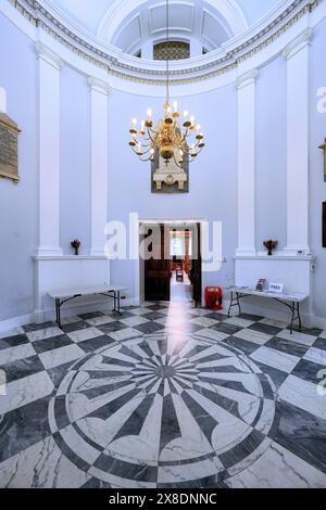 Chiesa presbiteriana di tutti i Santi, presso la banchina di Newcastle, dopo anni di lavori di restauro che mostrano gli splendidi intonaci e il pavimento in marmo della chiesa Foto Stock