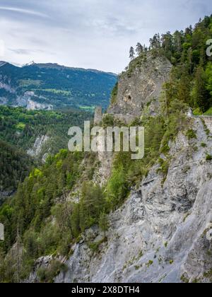 Guida attraverso le Alpi lungo il Rheinschlucht Foto Stock