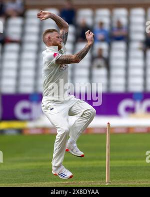 Durham's Ben Stokes bowling durante il primo giorno della partita di Vitality County Championship Division 1 tra Durham County Cricket Club e Somerset al Seat Unique Riverside, Chester le Street, venerdì 24 maggio 2024. (Foto: Mark Fletcher | mi News) crediti: MI News & Sport /Alamy Live News Foto Stock