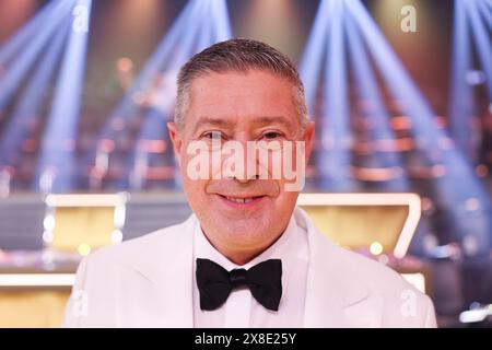 Colonia, Germania. 25 maggio 2024. Joachim Llambi, membro della giuria, ride a margine della finale della 17a stagione dello spettacolo RTL "Let's Dance" al Coloneum. Crediti: Rolf Vennenbernd/dpa/Alamy Live News Foto Stock