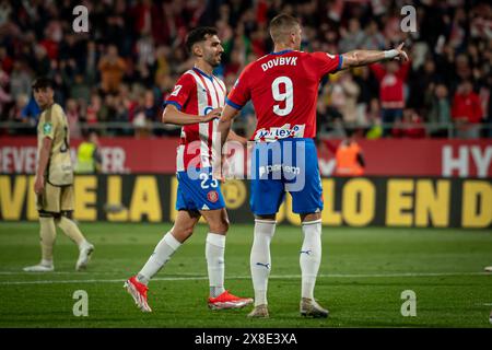 Dovbyk (Girona FC) festeggia dopo aver segnato il gol della sua squadra con i compagni di squadra durante una partita della Liga EA Sports tra Girona FC e Granada CF all'Estadio Municipal de Montilivi, a Girona, Spagna, il 24 maggio 2024. Foto di Felipe Mondino Foto Stock