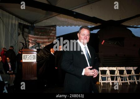 K12336JKEL USO ONORA JOHN WAQYNE CON L'ELICOTTERO STEALTH DUKE. MICHAEL WAYNE .©JAMES M KELLY/ 1998.MICHAELWAYNEOBIT(immagine di credito: © James M. Kelly/ZUMA Wire) SOLO PER USO EDITORIALE! Non per USO commerciale! Foto Stock