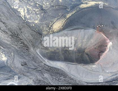 Etna, Sicilia - il vulcano attivo più alto d'Europa 3329 m in Italia. Ampia vista panoramica del vulcano attivo Etna, crateri estinti sul pendio, t Foto Stock