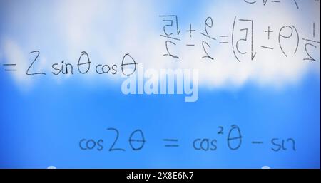 Immagine di formule matematiche scritte a mano sullo sfondo dell'elaborazione dei dati Foto Stock