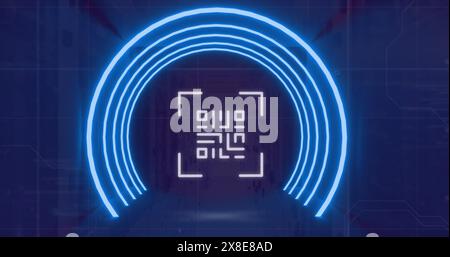 Immagine di cerchi al neon e codice qr sulla sala server Foto Stock
