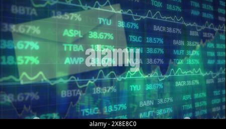 Immagine dell'elaborazione dei dati finanziari su busta Foto Stock