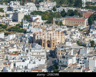 Chiesa madre Basilica Santuario SS Medici Cosma e Damiano (Basilica dei Santi Cosma e Damiano) ad Alberobello, Italia Foto Stock