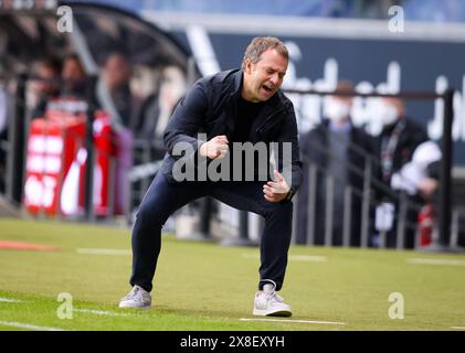 enttŠuscht Trainer Hansi Flick FC Bayern MŸnchen Munich Eintracht Frankfurt - FC Bayern Muenchen MŸnchen 2:1 Commerzbank Bank Arena Frankfurt 20.2.2021 Fussball Bundesliga Saison 2020 / 2021 foto : Stefan Matzke / sampics / Pool © diebilderwelt / Alamy Stock Foto Stock