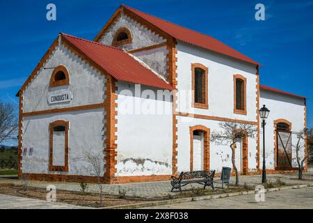 Storia della ferrovia, vecchia stazione ferroviaria di conquista Foto Stock