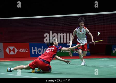 Kuala Lumpur, Malesia. 25 maggio 2024. Wang Zhiyi (R) della Cina e Zhang Yiman della Cina competono durante la semifinale femminile al Malaysia Masters 2024 a Kuala Lumpur, Malaysia, 25 maggio 2024. Crediti: Chong Voon Chung/Xinhua/Alamy Live News Foto Stock