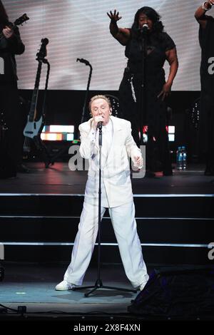 Berlino, Germania. 24 maggio 2024. Il musicista Marius Muller-Westernhagen sta eseguendo un concerto nel Waldbuhne sold-out con il suo 75Live Tour a Berlino, Germania, il 24 maggio 2024. (Foto di Marten Ronneburg/NurPhoto) credito: NurPhoto SRL/Alamy Live News Foto Stock