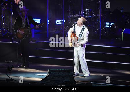 Berlino, Germania. 24 maggio 2024. Il musicista Marius Muller-Westernhagen sta eseguendo un concerto nel Waldbuhne sold-out con il suo 75Live Tour a Berlino, Germania, il 24 maggio 2024. (Foto di Marten Ronneburg/NurPhoto) credito: NurPhoto SRL/Alamy Live News Foto Stock