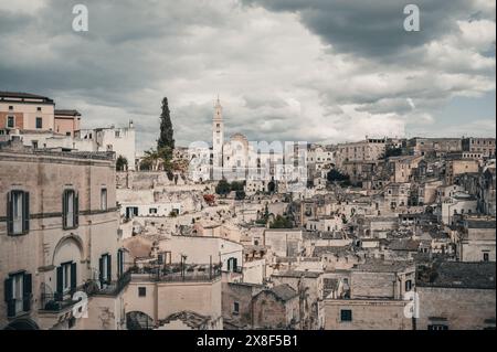 Case tipiche nella roccia chiamate Sassi, Matera, Basilicata, Italia, Europa. Foto Stock