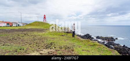 Faro di Santa Clara con struttura in metallo rosso, patrimonio storico in buone condizioni. São Miguel-Azzorre-Portogallo Foto Stock