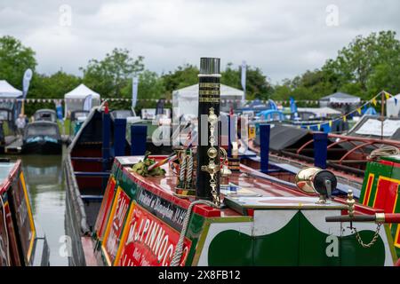 Imbarcazioni storiche in mostra al Crick Boat Show nel Northamptonshire. Foto Stock