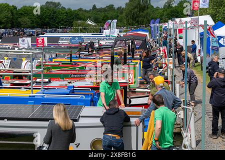 Imbarcazioni storiche in mostra al Crick Boat Show nel Northamptonshire. Foto Stock