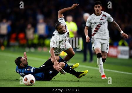 Dublino, Irlanda. 22 maggio 2024. Amina Adli del Bayer 04 Leverkuen viene affrontata da Davide Zappacosta dell'Atalanta BC durante la finale di UEFA Europa League tra Atalanta BC e Bayer 04 Leverkusen. Crediti: Nicolò campo/Alamy Live News Foto Stock