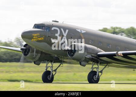 Biggleswade, Regno Unito. 19 maggio 2024. C-47 'That's All, Brother' N47TB arrivano all'Old Warden Airfield (Shuttleworth) durante, Shuttleworth D-Day Weekend a Shuttleworth, Biggleswade, Regno Unito, 25 maggio 2024 (foto di Cody Froggatt/News Images) a Biggleswade, Regno Unito il 5/19/2024. (Foto di Cody Froggatt/News Images/Sipa USA) credito: SIPA USA/Alamy Live News Foto Stock