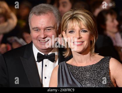 Foto datata 22/01/14 di Eamonn Holmes e Ruth Langsford che arrivano per i National Television Awards 2014 alla O2 Arena di Londra. L'emittente Eamonn Holmes e la star dei Loose Women Ruth Langsford hanno annunciato che divorzieranno. Data di pubblicazione: Sabato 25 maggio 2024. Foto Stock