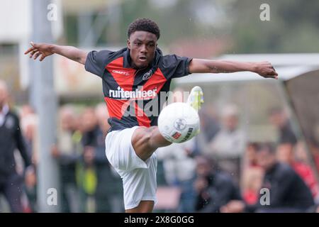 Haarlem, Paesi Bassi. 25 maggio 2024. HAARLEM, 25-05-2024, Sportpark Spanjaardslaan, stagione 2023/2024, calcio olandese Betnation Tweede Divisie. Emmanuel Poku, giocatore del Jong Almere City FC durante la partita Koninklijke HFC - Jong Almere City Credit: Pro Shots/Alamy Live News Foto Stock