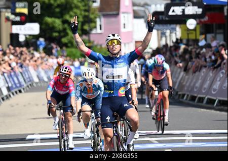 Lorena Wiebes (Team SD Worx - Protime) ha vinto la seconda tappa del WorldTour femminile UCI Ford RideLondon Classique a Maldon con Charlotte Kool per il Team dsm-firmenich PostNL in seconda e lotte Kopecky Team SD Worx - Protime in terza. Foto Stock