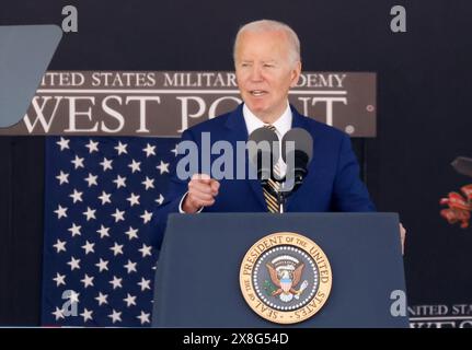 West Point, Stati Uniti. 25 maggio 2024. Il presidente degli Stati Uniti Joe Biden tiene un discorso di laurea alla cerimonia di laurea di West Point al Michie Stadium presso la United States Military Academy di West Point, New York, sabato 25 maggio 2024. Foto di John Angelillo/UPI credito: UPI/Alamy Live News Foto Stock