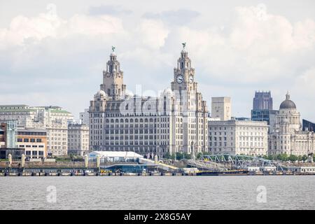 The Three Graces - il Royal Liver Building, il Cunard Building e il Port of Liverpool Building, sul lungomare di Liverpool, Merseyside, Regno Unito Foto Stock