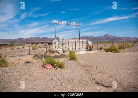 Il Roy's Motel è un famoso punto di riferimento lungo la Route 66 in questa parte del deserto del Mojave in California. Foto Stock