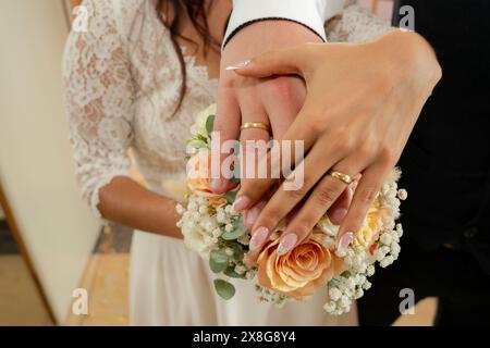 matrimonio, matrimonio, sposa, sposo, fotografia di matrimonio, amore, coppia, mani, anelli Foto Stock