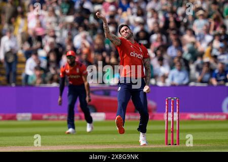 Edgbaston, Birmingham, Regno Unito. 25 maggio 2024. 2nd Mens Vitality T20 Cricket International, Inghilterra contro Pakistan; Reece Topley of England in bowling azione Credit: Action Plus Sports/Alamy Live News Foto Stock