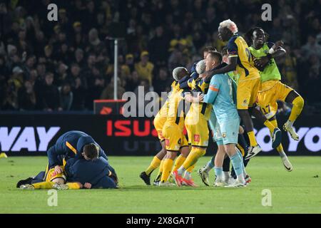 Gosford, Australia. 25 maggio 2024. La squadra del Central Coast Mariners FC ha visto celebrare la sua vittoria durante la partita delle Grand Finals della stagione 2023-24 di Isuzu UTE tra Central Coast Mariners e Melbourne Victory FC tenutasi all'Industree Group Stadium. Punteggio finale; Central Coast Mariners FC 3:1 Melbourne Victory FC. Credito: SOPA Images Limited/Alamy Live News Foto Stock